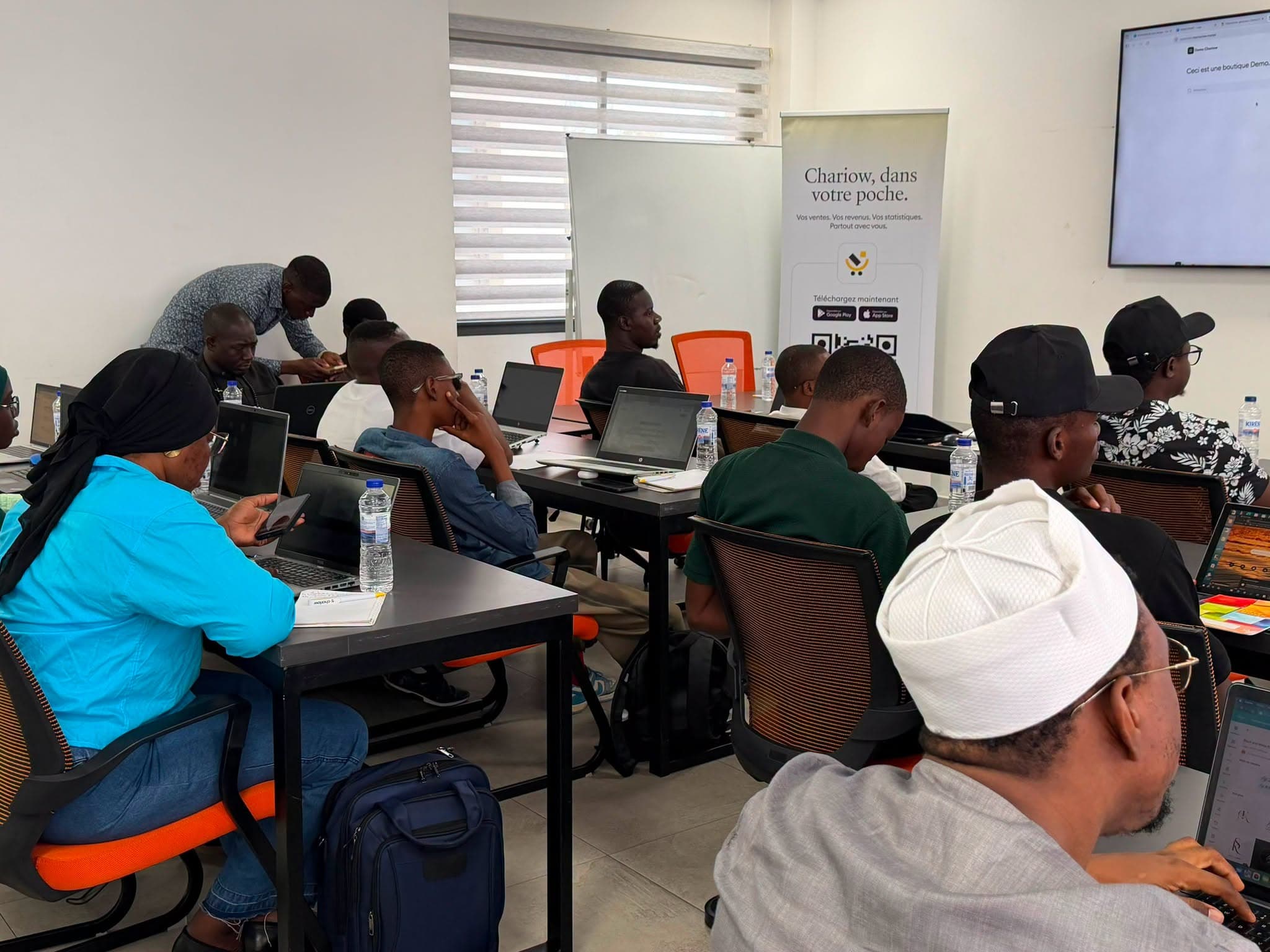 Participants au travail sur leurs ordinateurs, Demo Session à Dakar